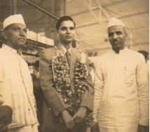 Manubhai returning to Rajkot after attending the ECAFE conference, seen with Dhebarbhai and Gudhubhai Kotak